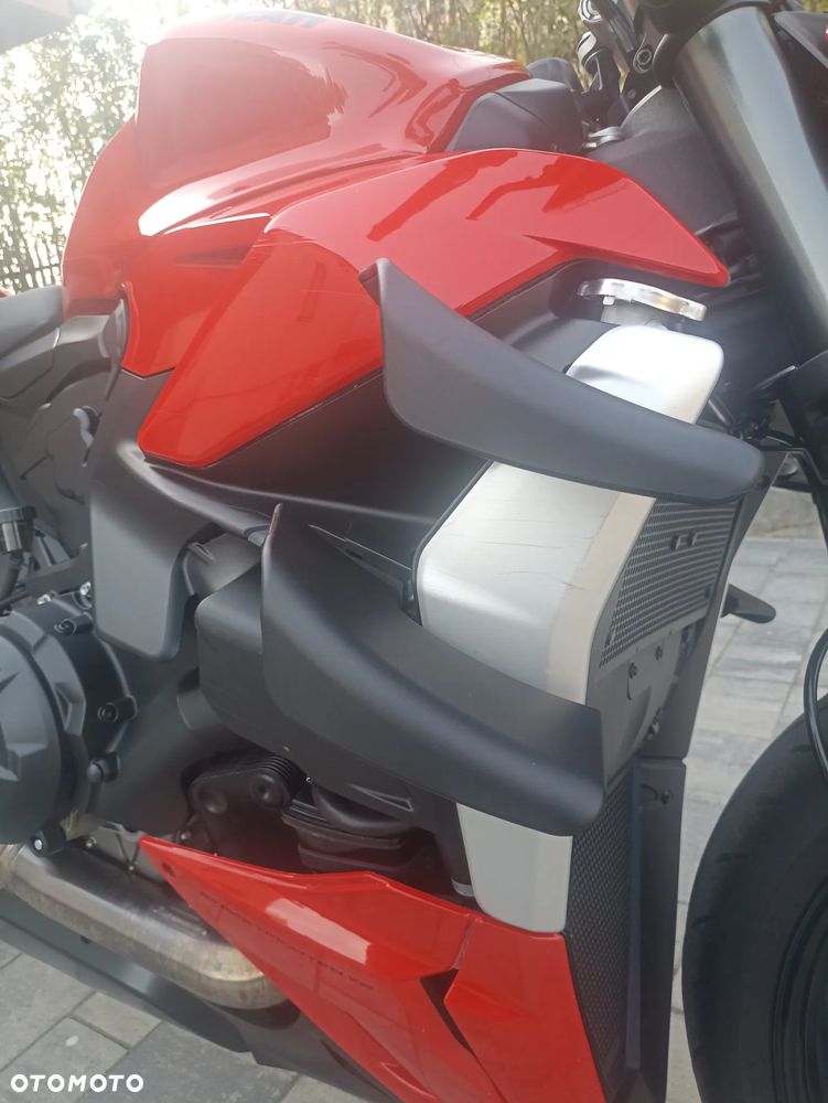 Ducati Streetfighter V2 - 15