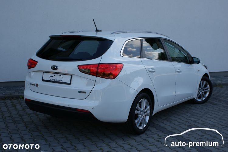 Kia Ceed 1.6 GDI Dream Team Edition - 30