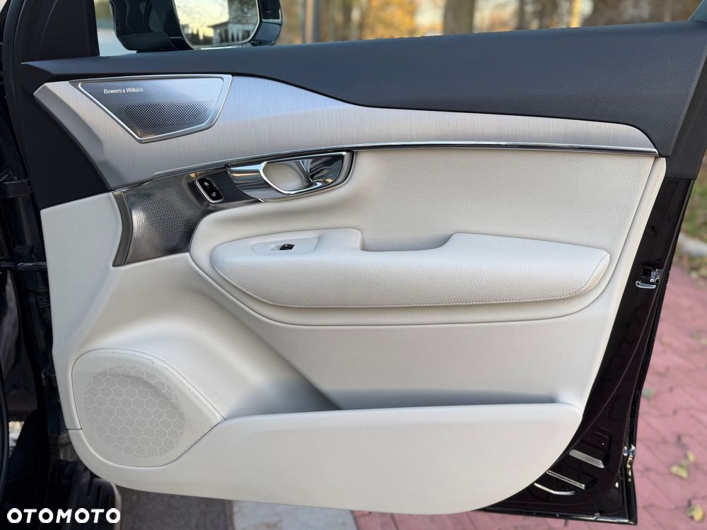 Volvo XC 90 D5 AWD Momentum 7os - 29