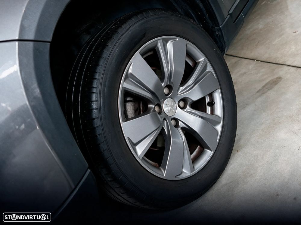 Peugeot 2008 1.2 PureTech Signature - 18