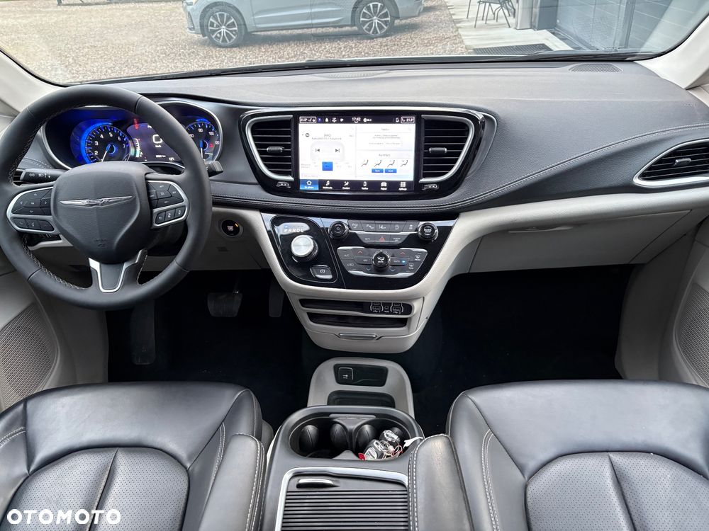 Chrysler Pacifica - 15