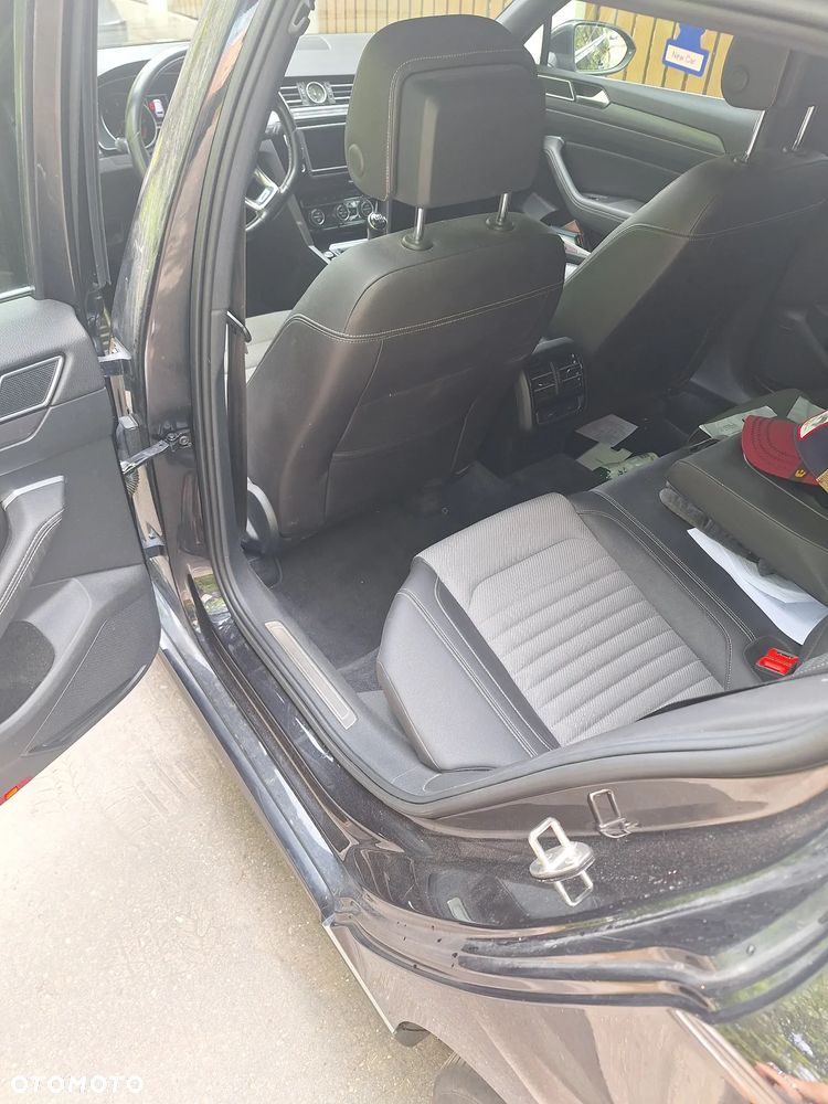 Volkswagen Passat - 4