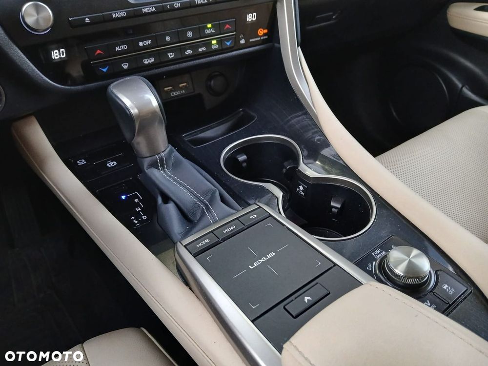 Lexus RX 450h Business Edition - 24