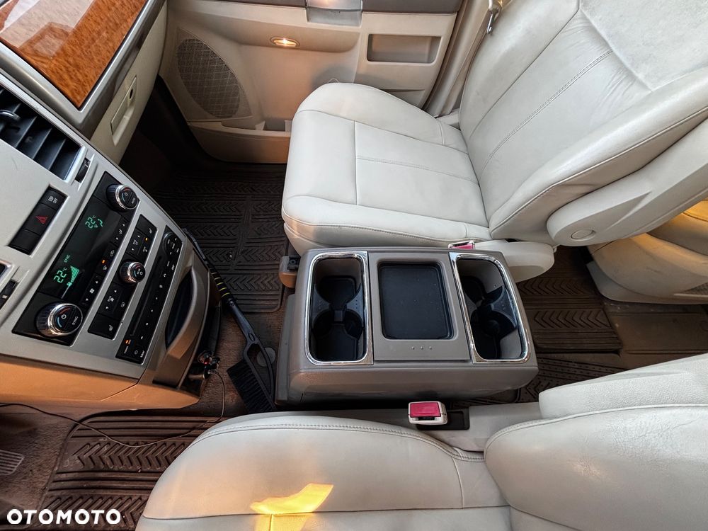 Chrysler Town & Country 4.0 Limited - 11