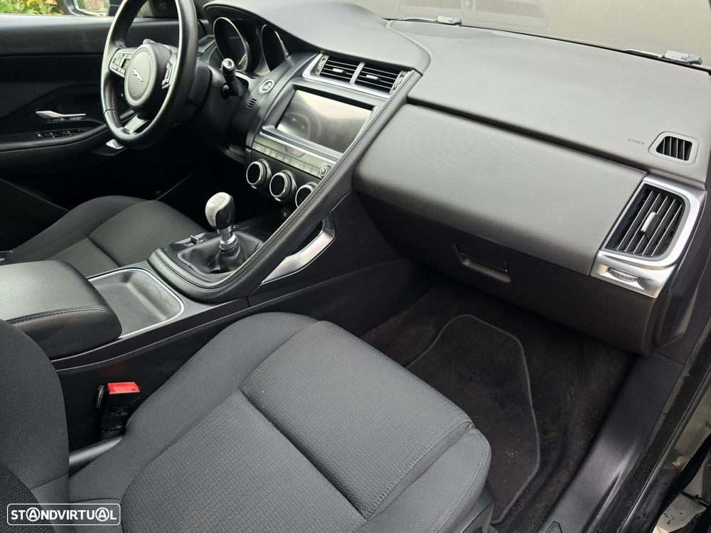 Jaguar E-Pace - 32