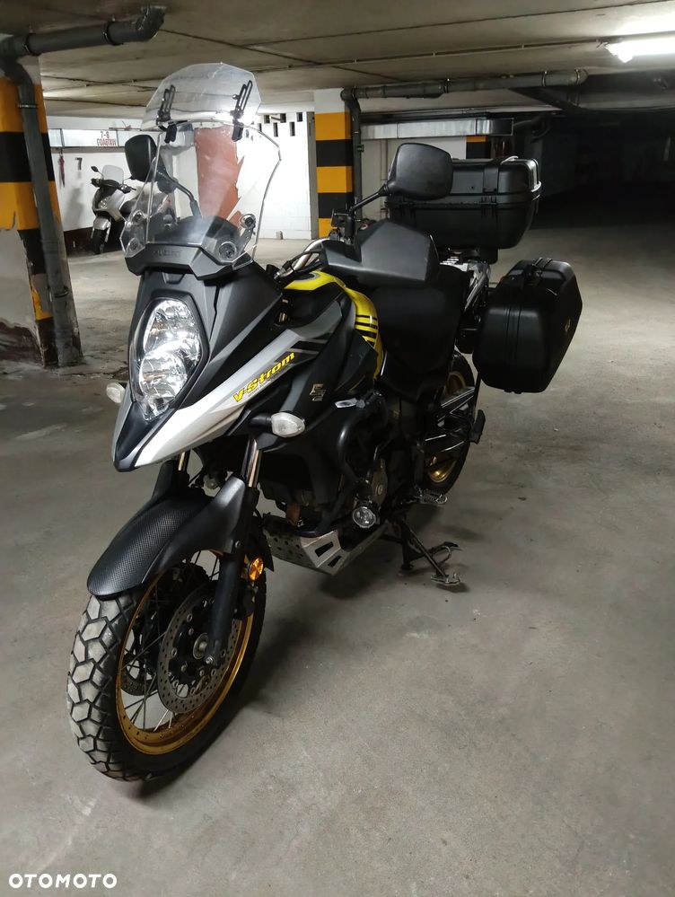 Suzuki V-STROM - 1