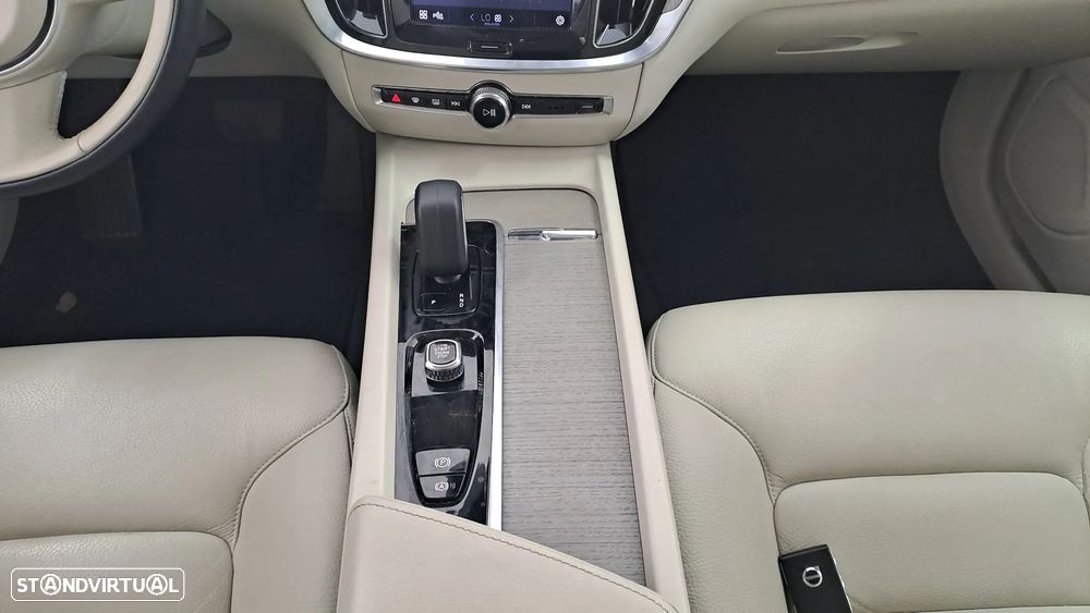 Volvo V60 2.0 B4 Momentum Plus Geartronic - 17