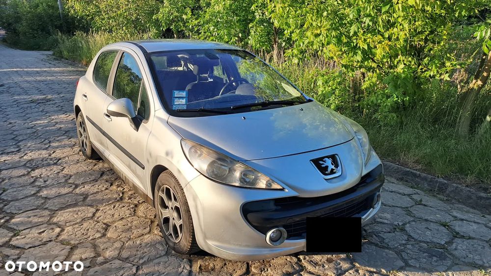 Peugeot 207 - 1