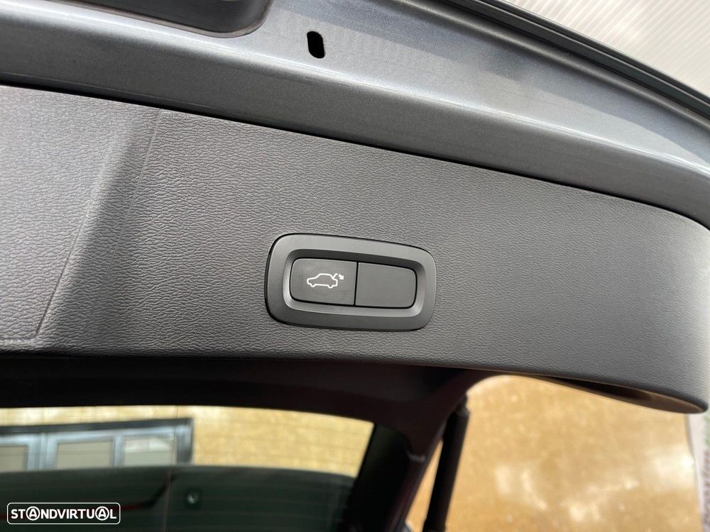 Volvo XC 40 1.5 T3 Momentum Tech Edition - 8