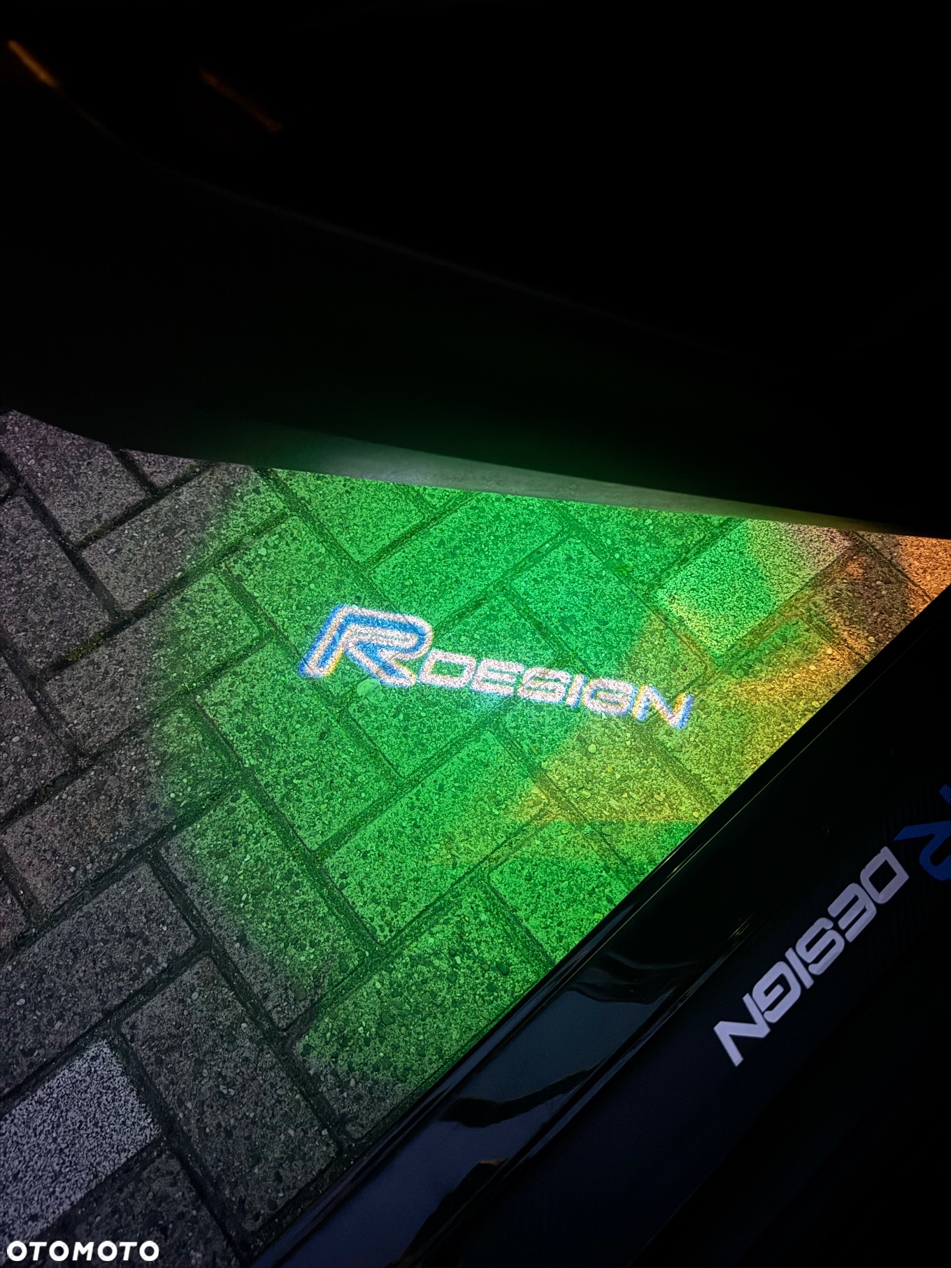 Volvo V40 D2 Drive-E R-Design Momentum - 19
