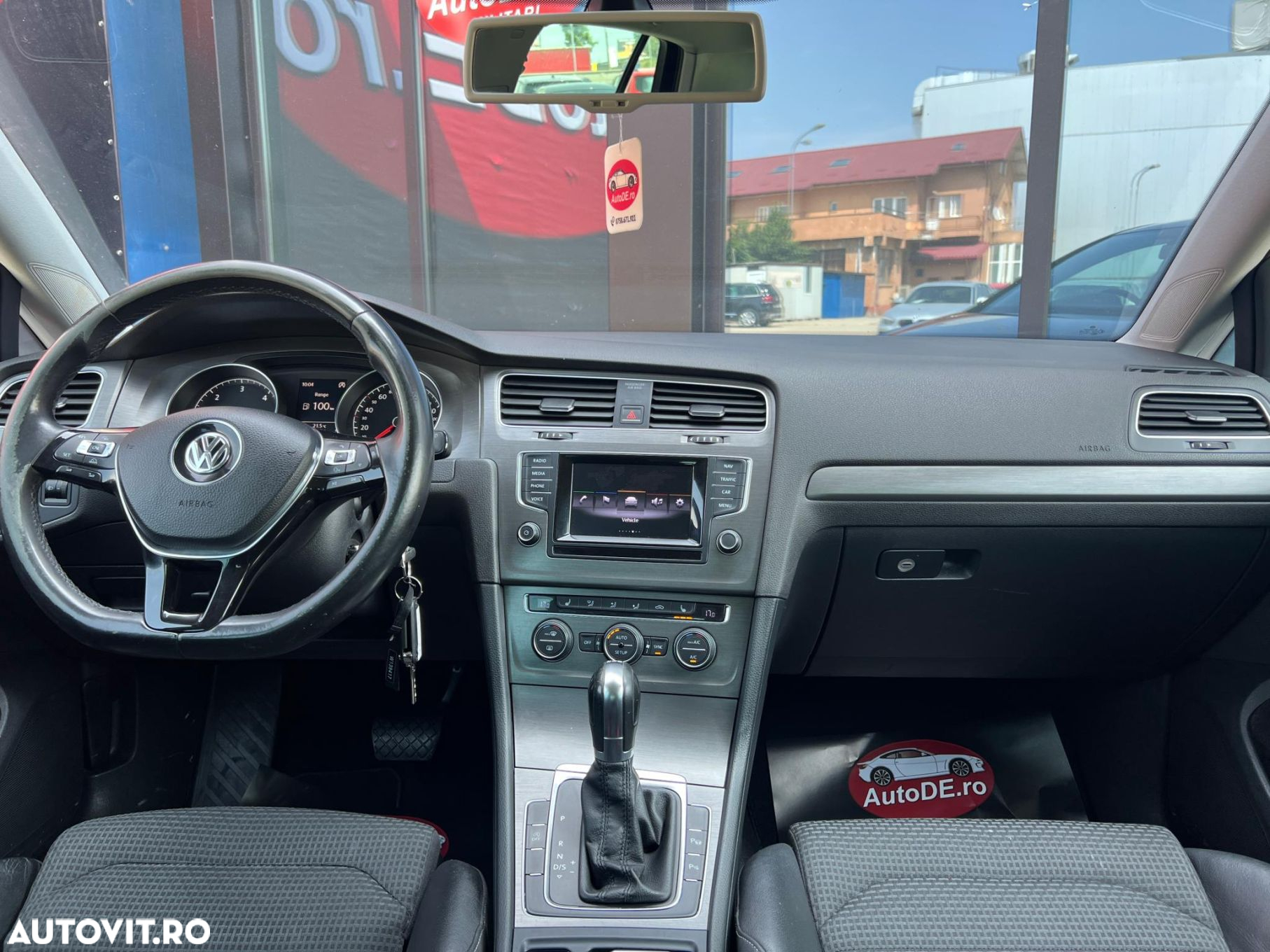 Volkswagen Golf - 6