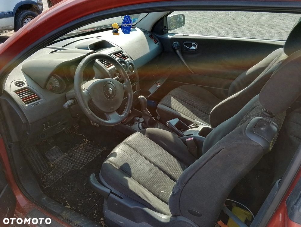 Renault Megane II (02-05r.) 1.4 B 96KM. Silnik K4J 730 Skrzynia JH3 105.Cały na części. GWARANCJA !!!  Przód Tył Zestaw Komplet Drzwi Klapa Zderzak Błotnik Maska Grill Atrapa Szyba Pas Lampa Lusterko Boczki Fotel Kanapa Kokpit Deska Rozdzielcza Przełącznik Włącznik Sterownik Przewody Wiązka Instalacja Moduł Komputer Czujnik Listwa Pompa Alternator Wtryski Głowica Rozrusznik Kompresor Sprzęgło Dwumas Silnik Skrzynia ABS Klimatyzacji Paliwa Wspomagania Kolektor Turbina Przepustnica Zawór Chłodnica Koło Hak Belka Sanki Zawieszenie Mcpherson Półoś Amortyzator Wydech Tłumik Zacisk Most - 6