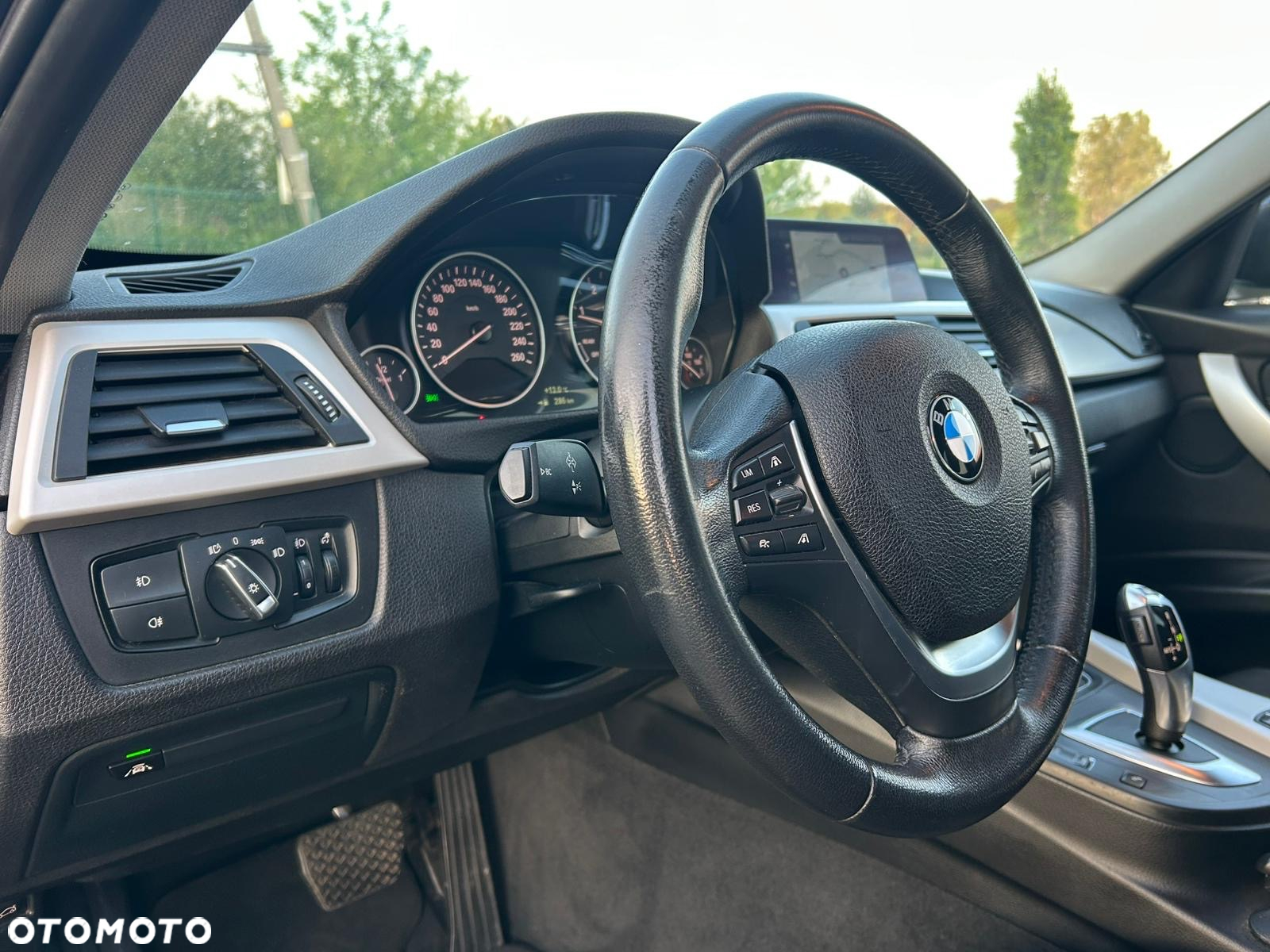 BMW Seria 3 320d Touring xDrive - 16