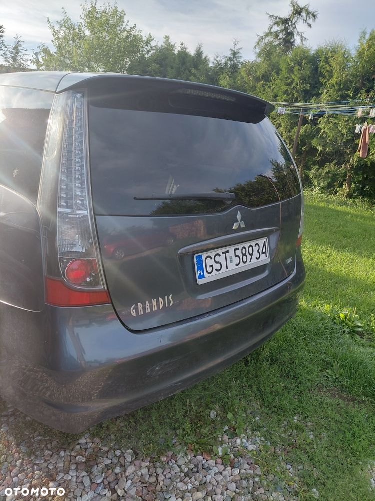 Mitsubishi Grandis - 3