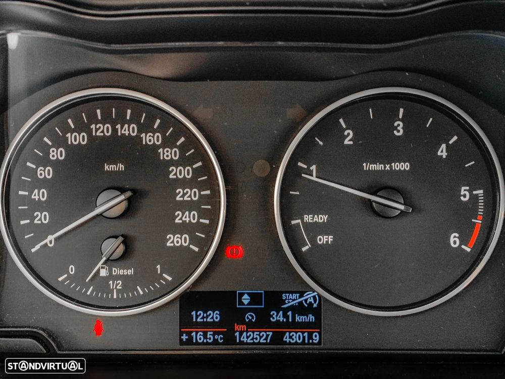 BMW 118 d Line Urban - 32