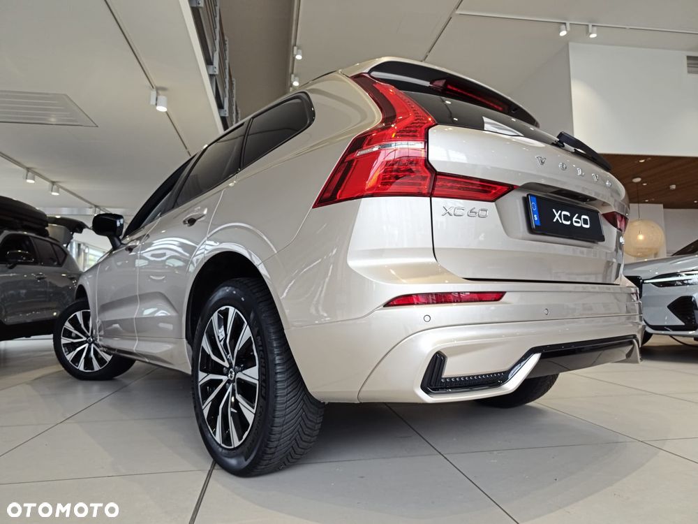 Volvo XC 60 B4 B Plus Dark - 12