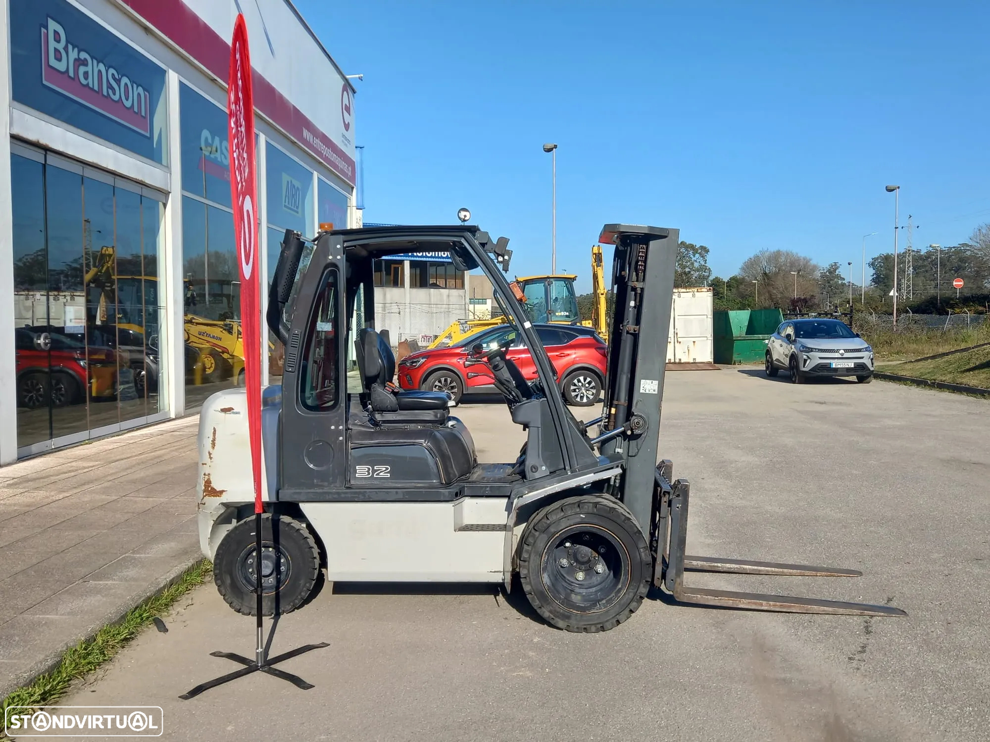 Nissan D32  triplex 4.75 m diesel 3200kg rodado duplo - 9