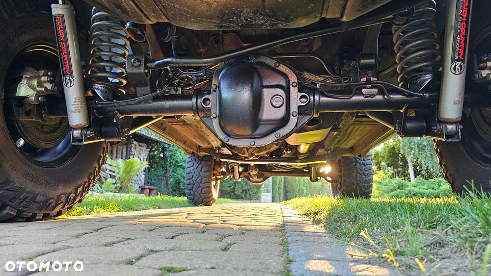 Jeep Grand Cherokee - 24