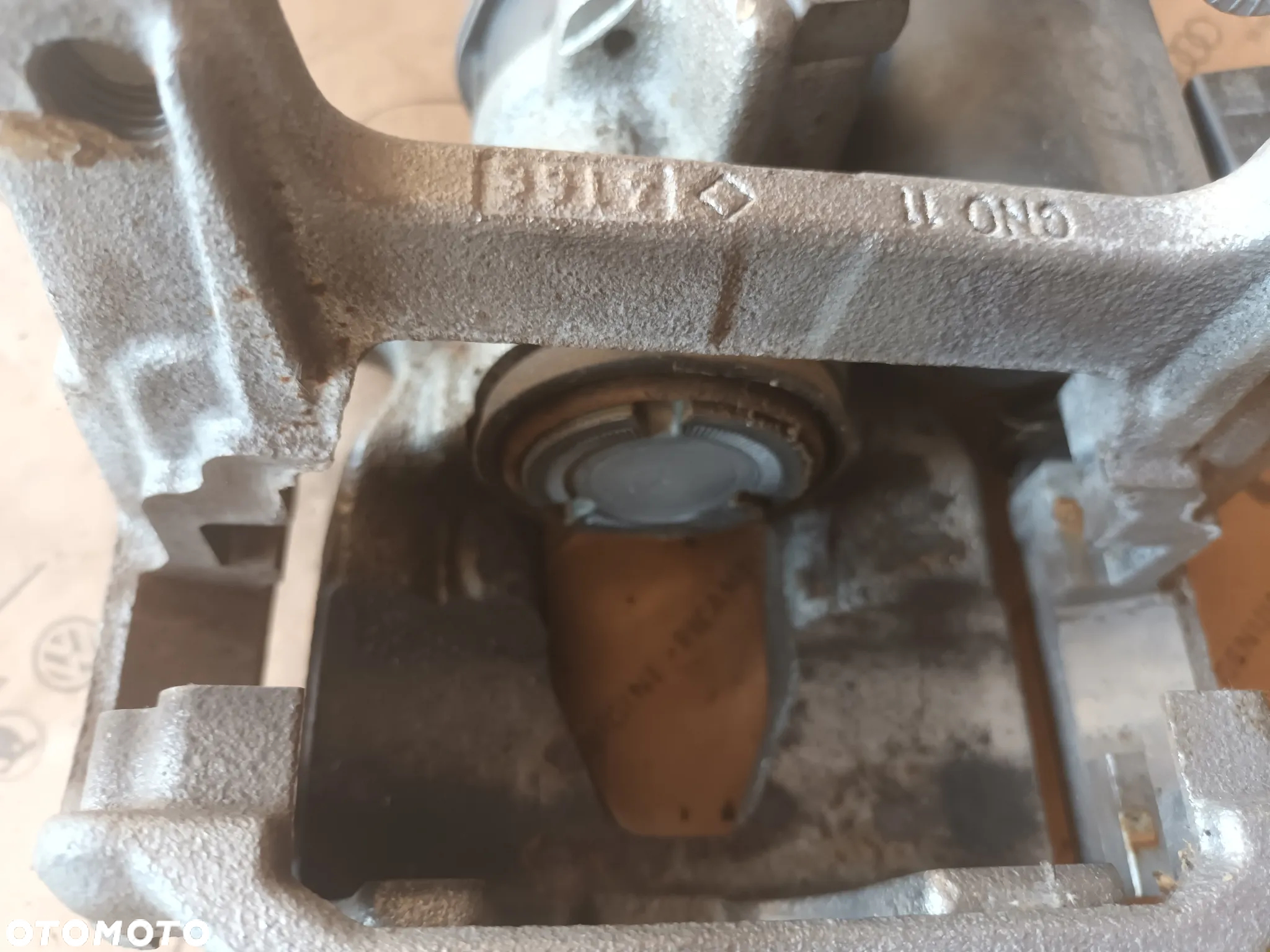Zacisk hamulcowy tył elektryczny Audi A4 B9 8W 8W0615405AJ 8W0615406AJ 72km - 12