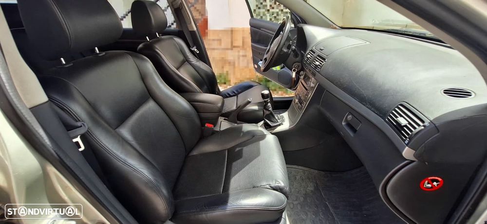 Toyota Avensis SW 2.2 D-4D Sol - 19