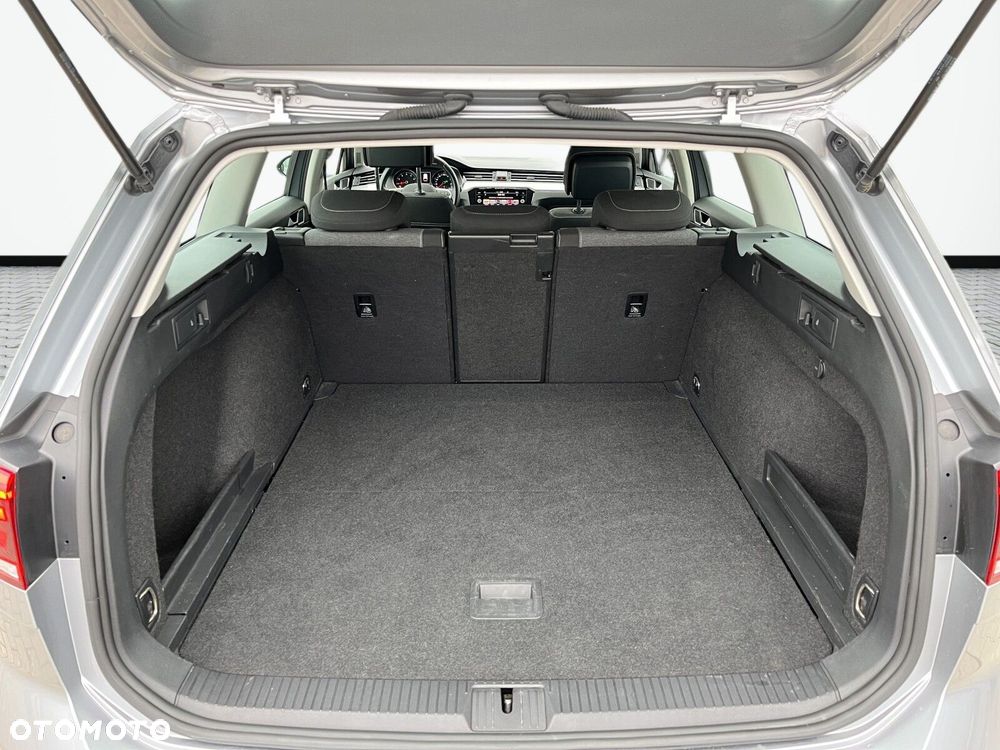 Volkswagen Passat - 18