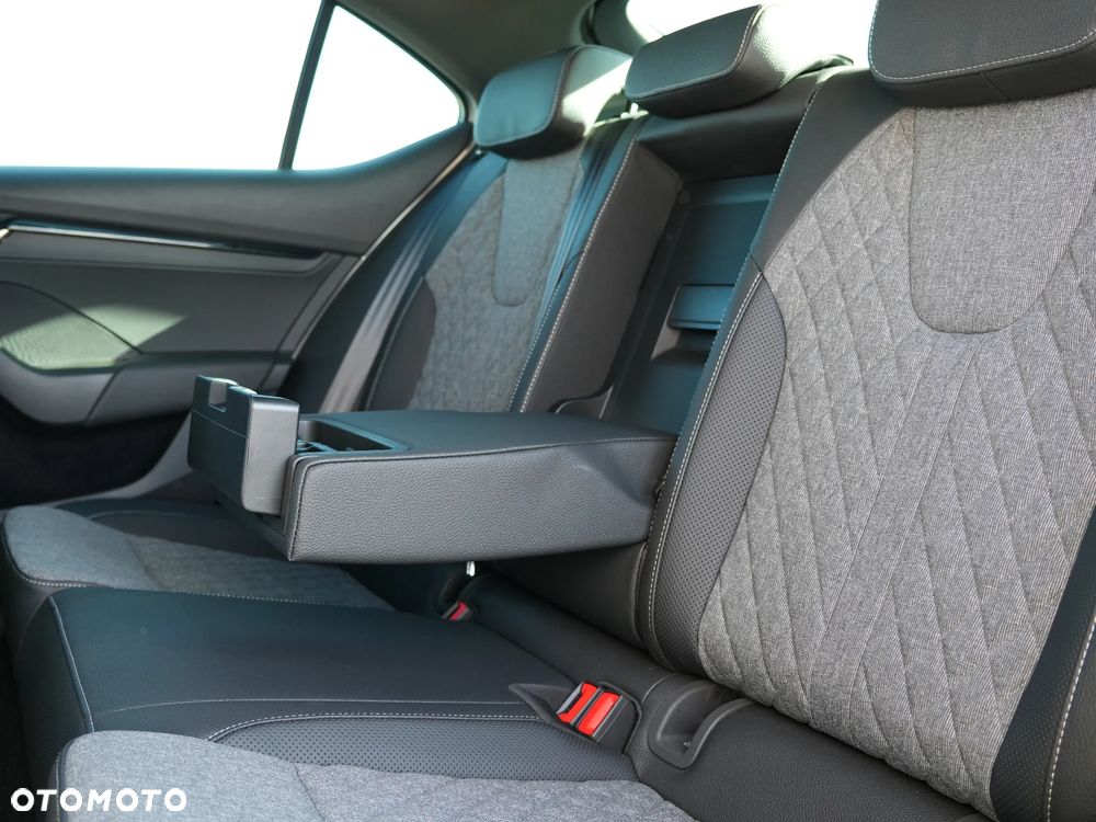 Skoda Octavia 2.0 TDI Sportline DSG - 33