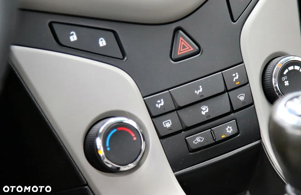 Chevrolet Cruze 1.6 LS+ - 19