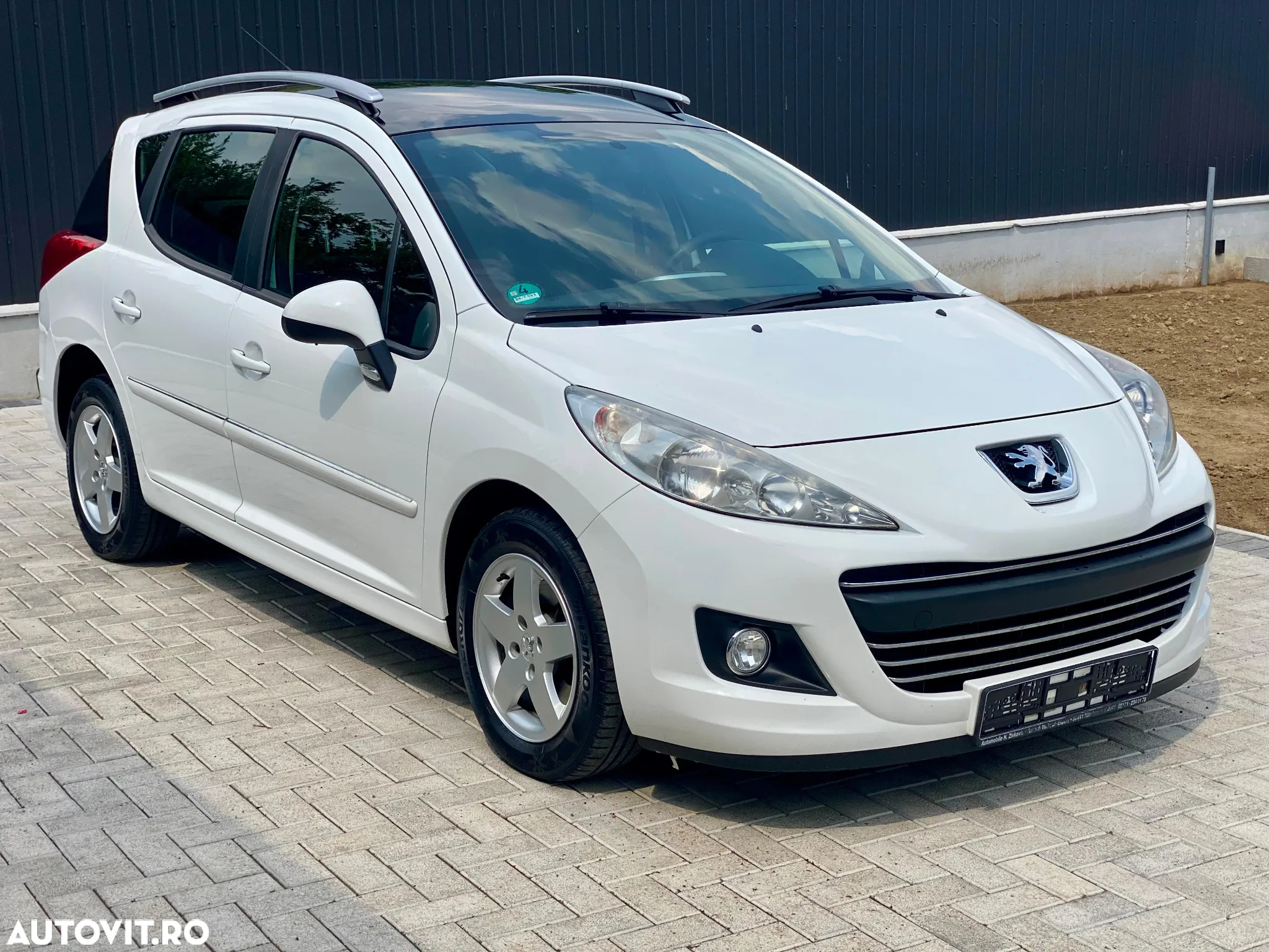 Peugeot 207 1.4 E Premium - 3