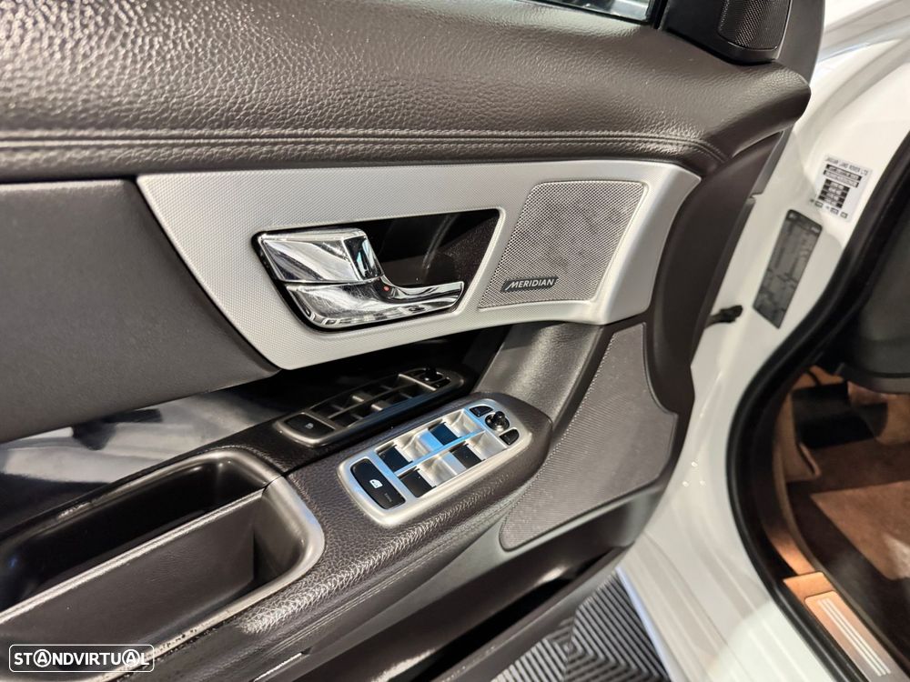 Jaguar XF Sportbrake 2.2 D R-Sport - 45