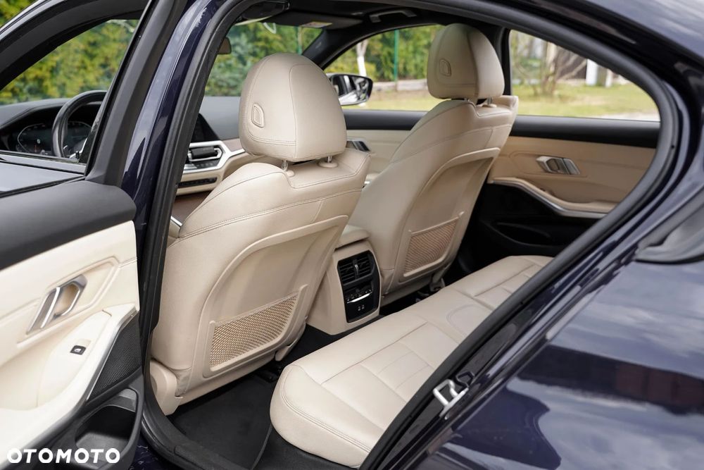 BMW Seria 3 330d xDrive mHEV M Sport - 30