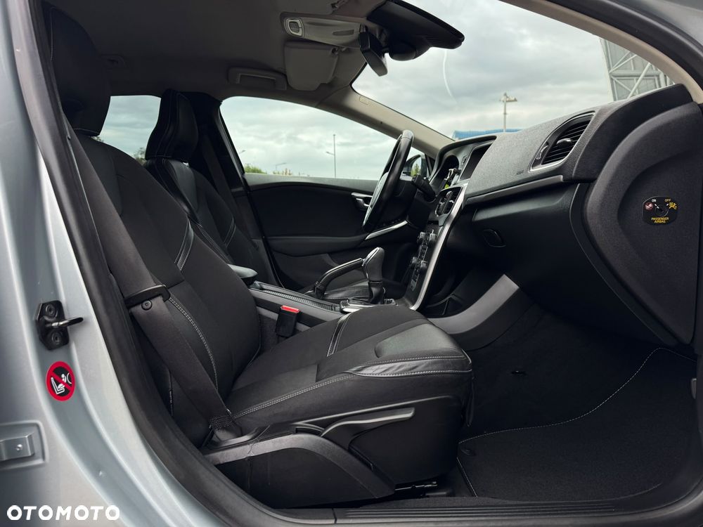 Volvo V40 D3 Summum - 25