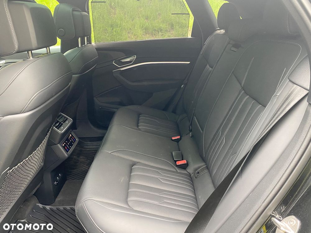 Audi Q8 - 32
