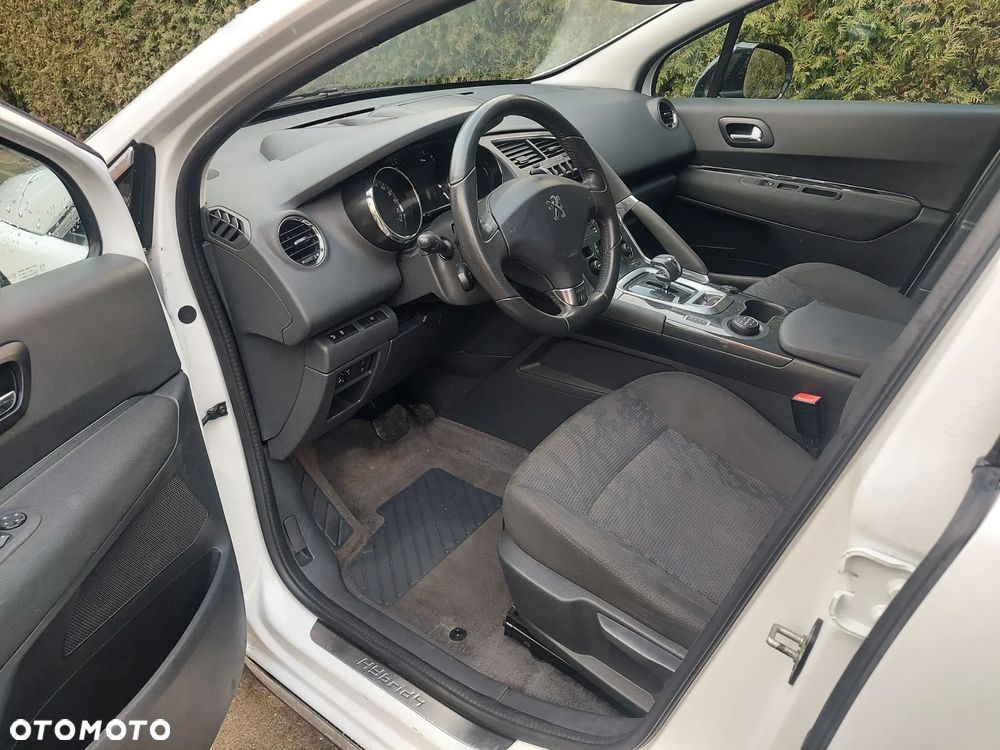 Peugeot 3008 Hybrid4 - 5