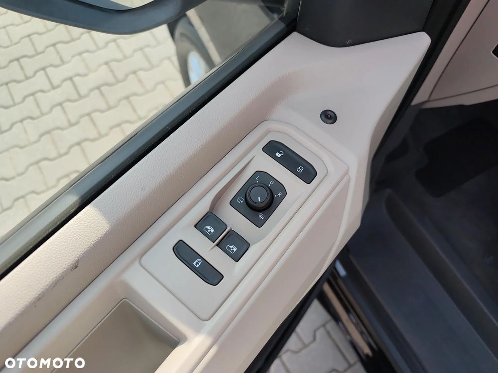 Volkswagen Multivan - 11