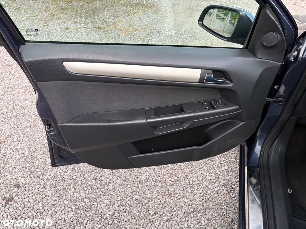 Opel Astra 1.6 Design Edition - 19