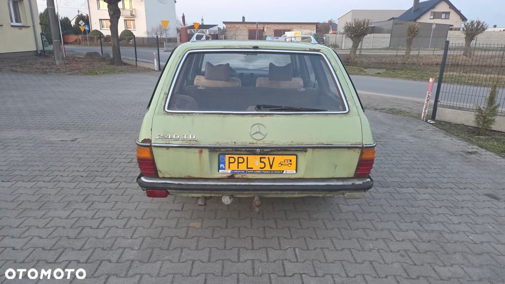 Mercedes-Benz W123 - 13