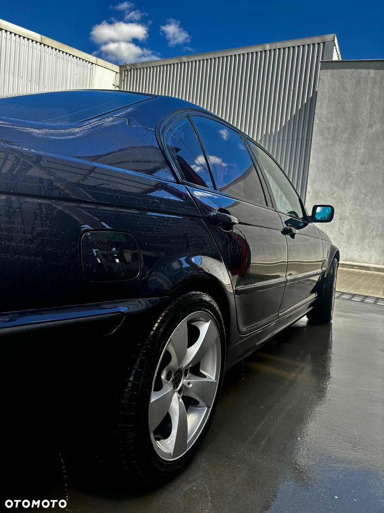 BMW Seria 3 318i - 4
