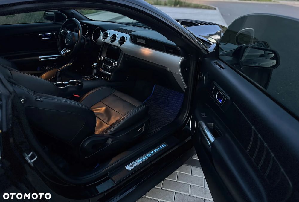 Ford Mustang - 8