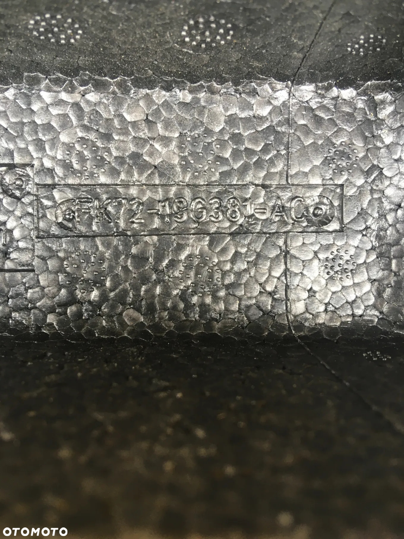 Styropian wkład bagażnika na zestaw klucz i lewarek FK72-19G381 Land Rover Discovery Sport - 2