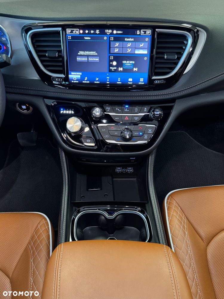 Chrysler Pacifica - 15