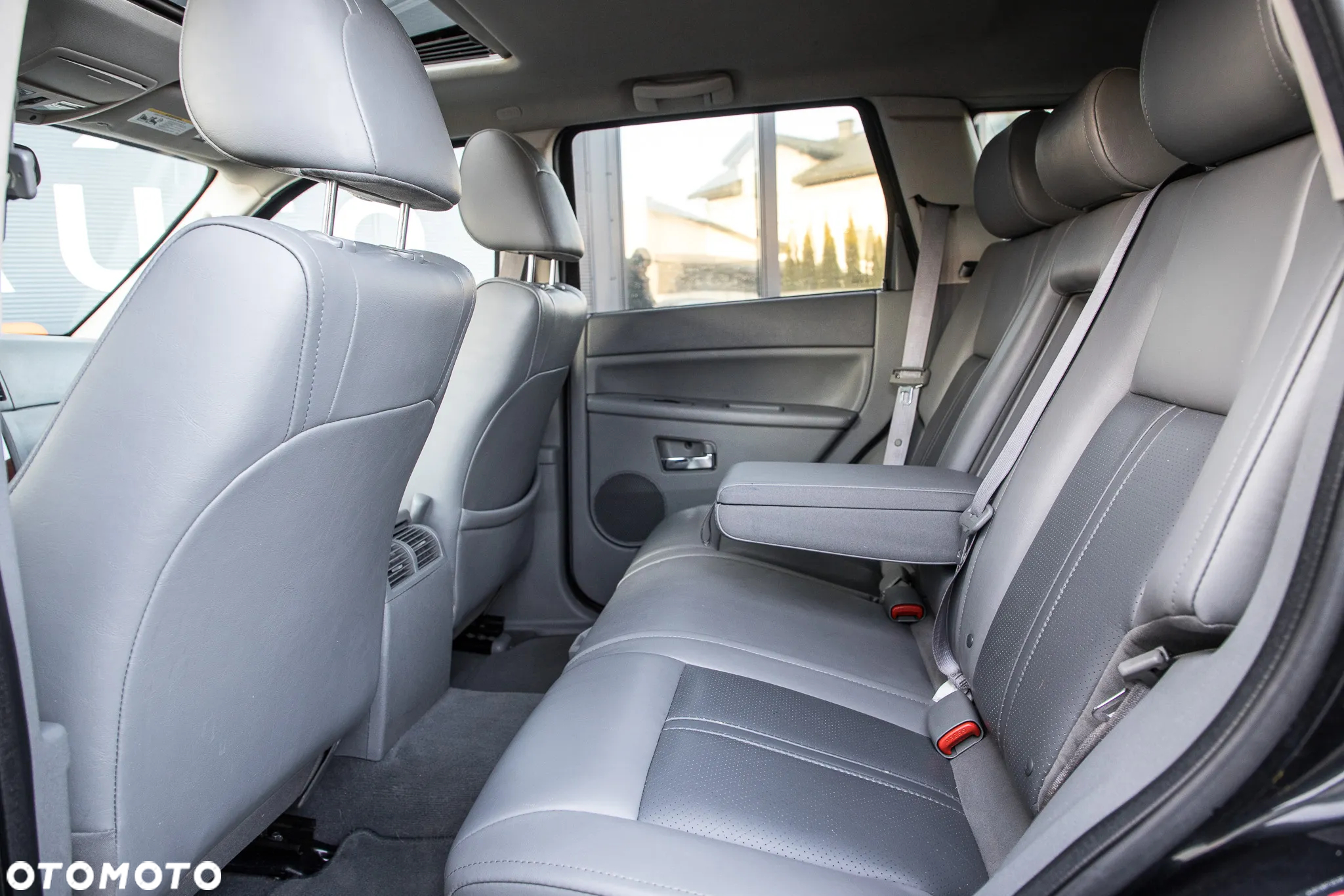 Jeep Grand Cherokee - 24