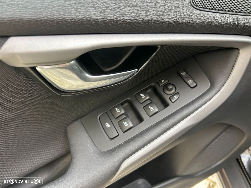 Volvo V40 Cross Country 2.0 D2 VOR - 22