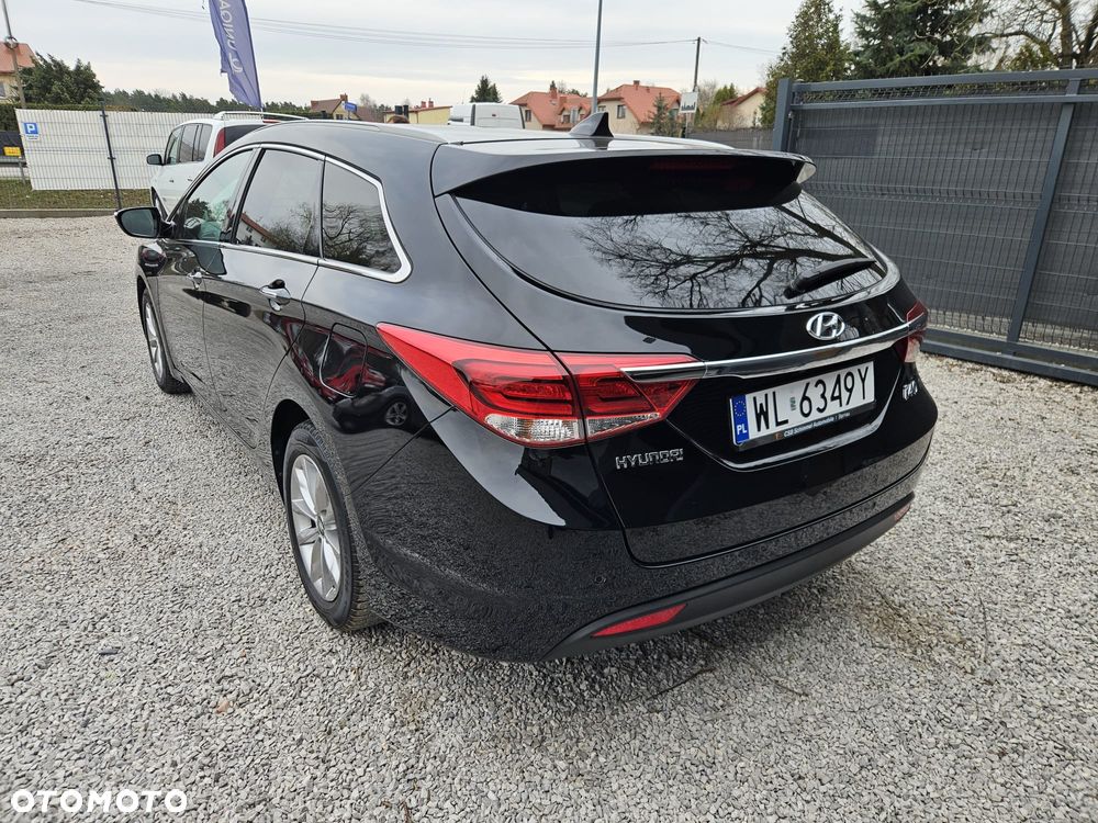 Hyundai i40 Kombi blue 1.6 Trend - 9