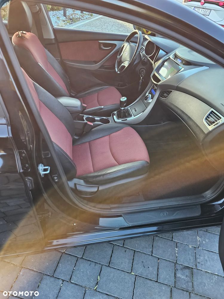 Hyundai Elantra 1.6 Style - 8