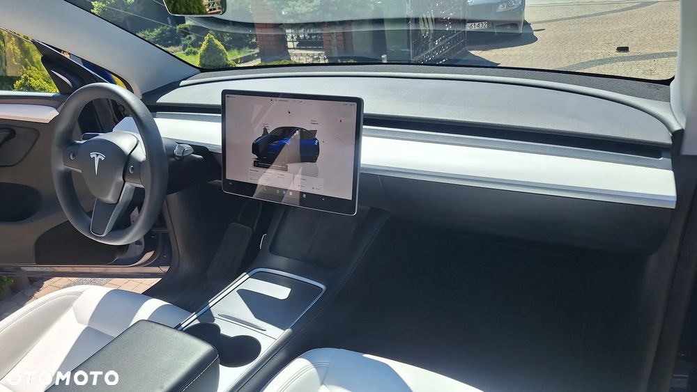 Tesla Model Y - 13
