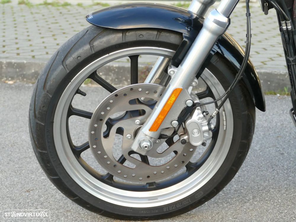 Harley-Davidson 883 - 8