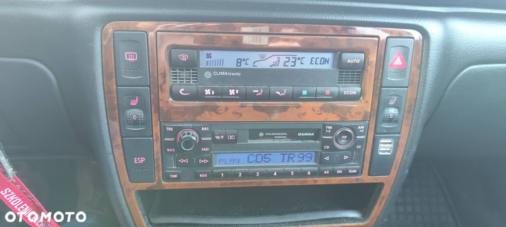 Volkswagen Passat 2.3 V5 Highline - 9