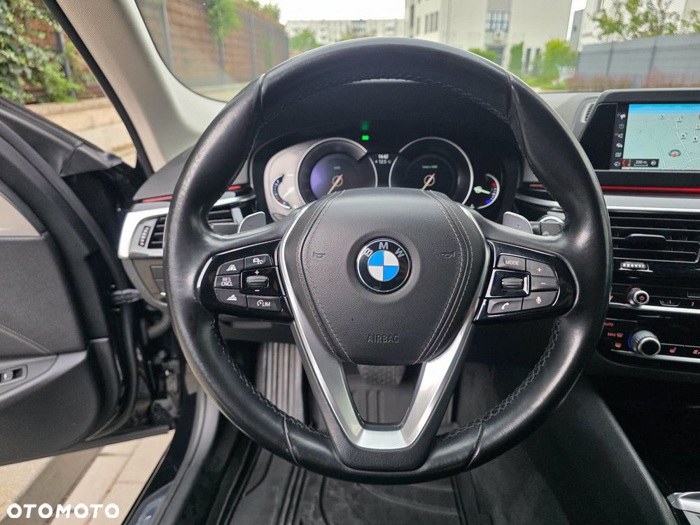 BMW Seria 5 520d xDrive - 25
