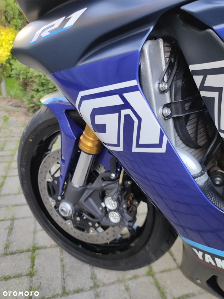 Yamaha R1 - 7