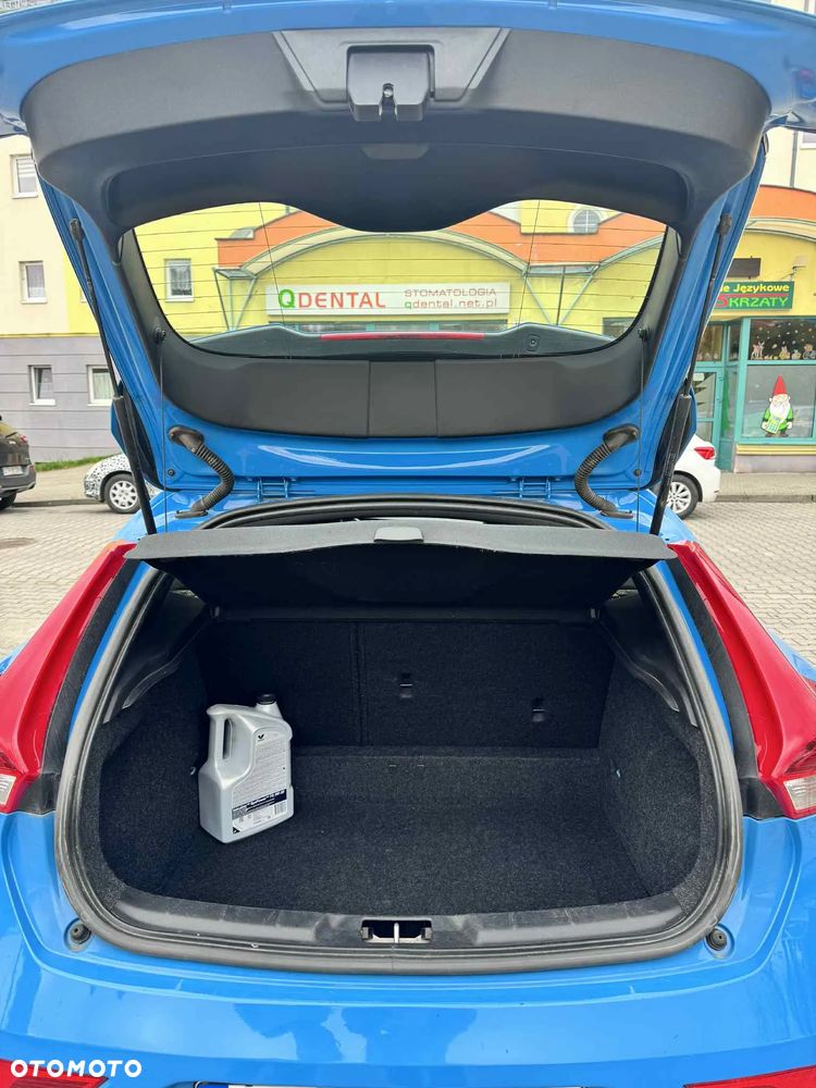 Volvo V40 D2 Drive-E Momentum - 9